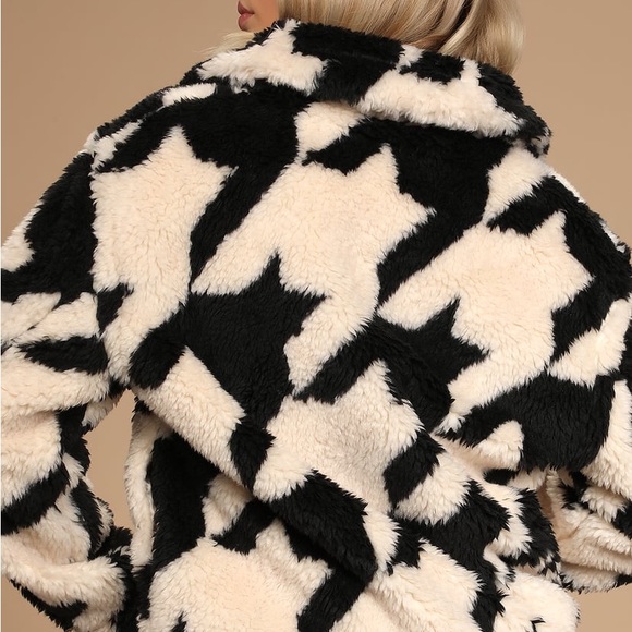 Blank NYC Love Birds Black and Cream Houndsthooth Faux Fur Coat XS - Picture 4 of 9